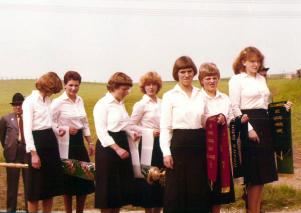 Fahnenjungfrauen anlässlich der Fahnenweihe im Jahre 1978 Fahnenjungfrauen anlässlich der Fahnenweihe im Jahre 1978